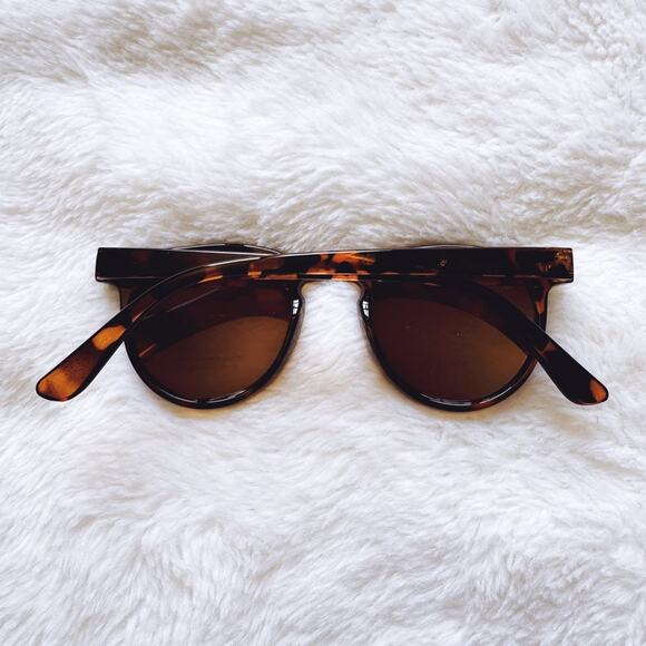 Pablo Tortoise Brown Round Sunglasses - Picture 12 of 12
